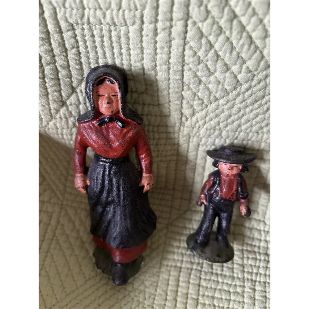 Vtg Wilton Cast Iron Amish Family Figurines Set of 4 Hand Painted FolkArt Toys